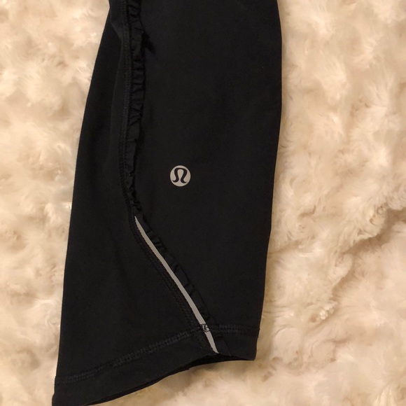 LuLuLemon • Workout Capris - Picture 4 of 5
